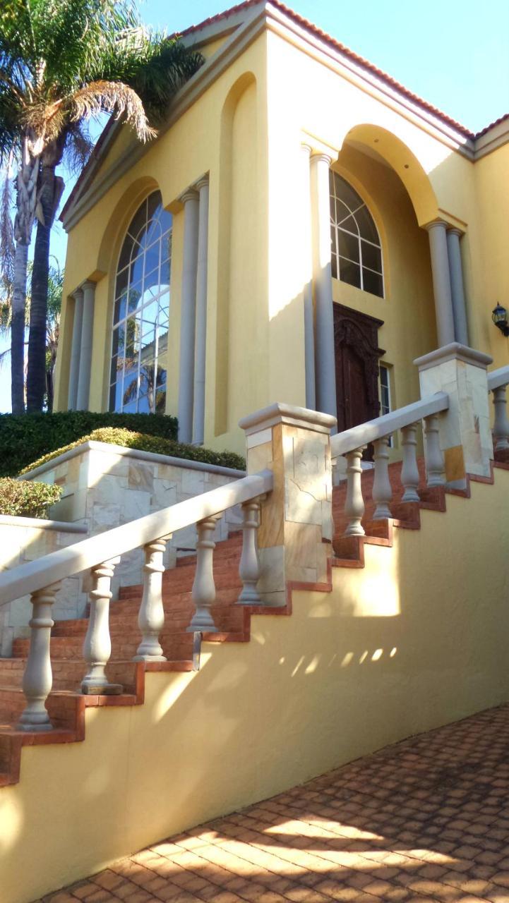 Tdm'S Boutique Guest House Претория Экстерьер фото